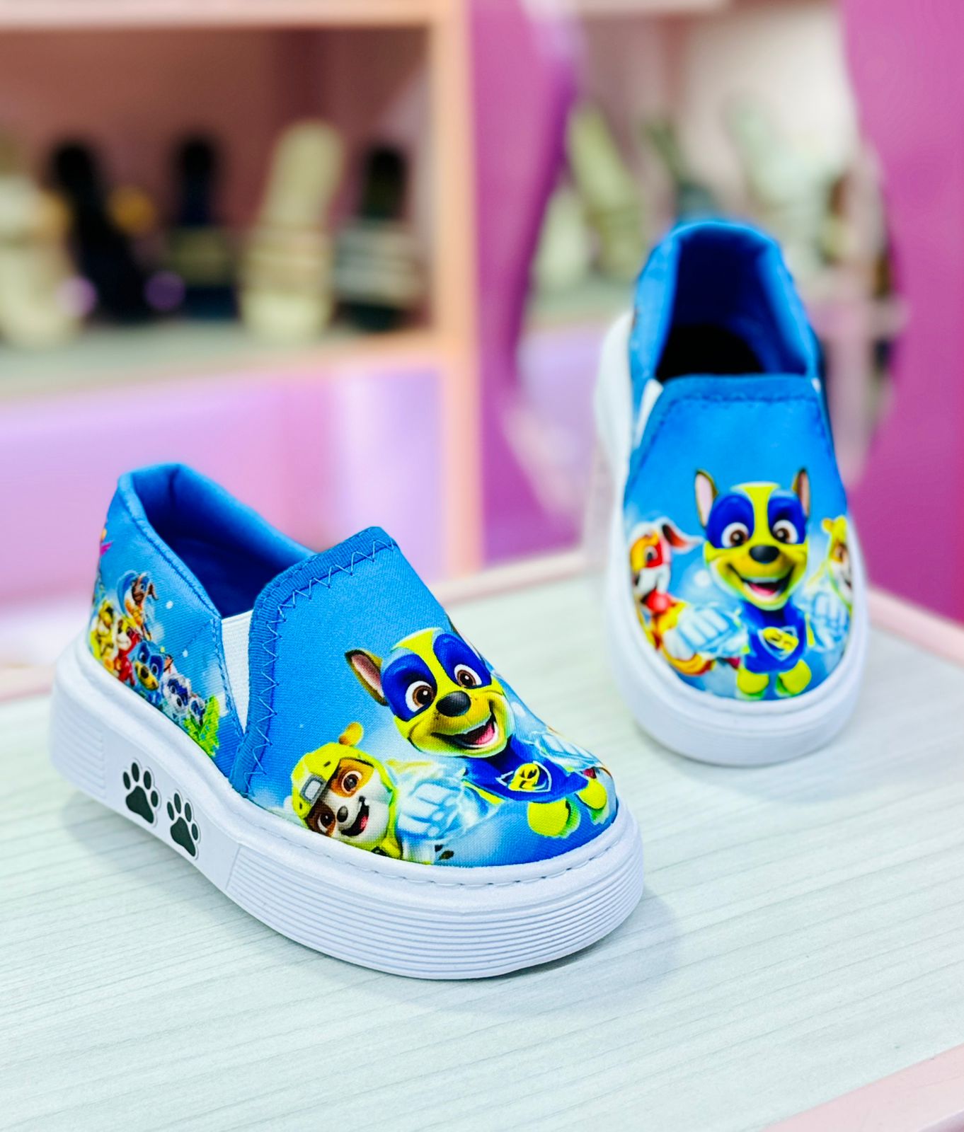 VANS DE PERSONAJES PARA NIÑOS